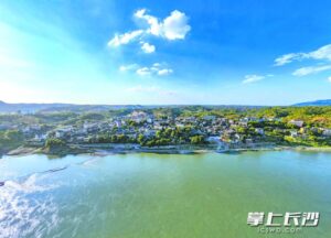 青绿笔砚入戏来｜一江碧水向东流